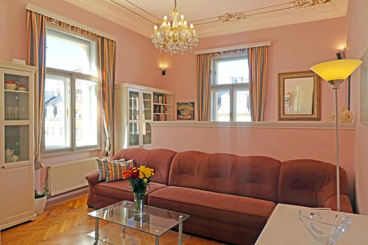 Apartment Themis การ์โลวีวารี ภายนอก รูปภาพ
