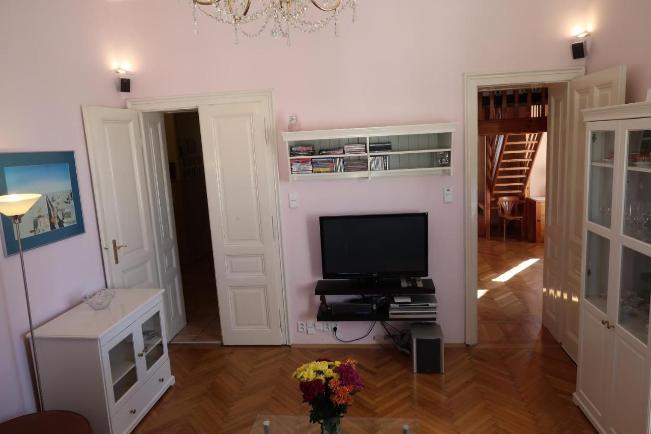 Apartment Themis การ์โลวีวารี ภายนอก รูปภาพ