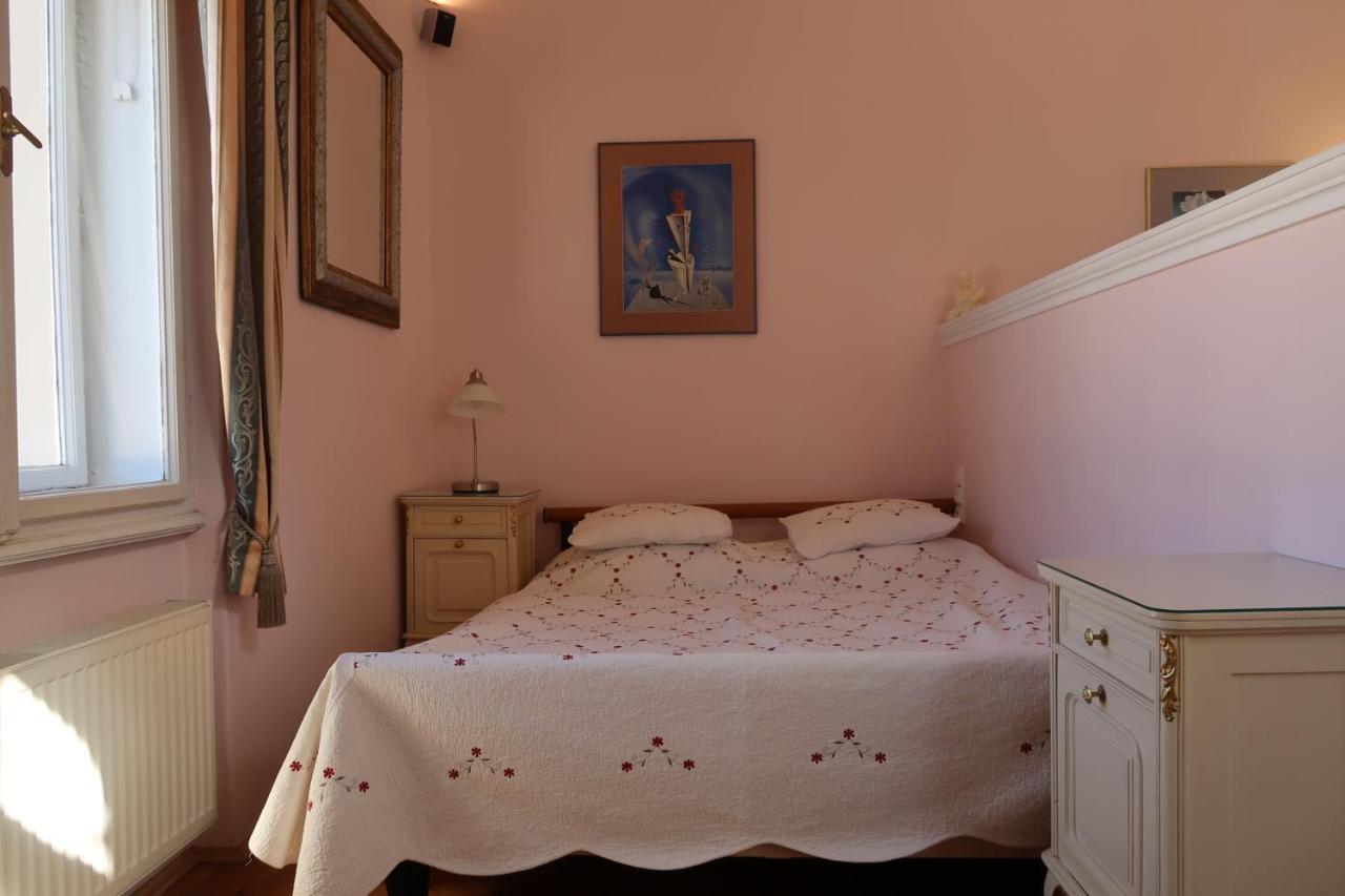 Apartment Themis การ์โลวีวารี ภายนอก รูปภาพ