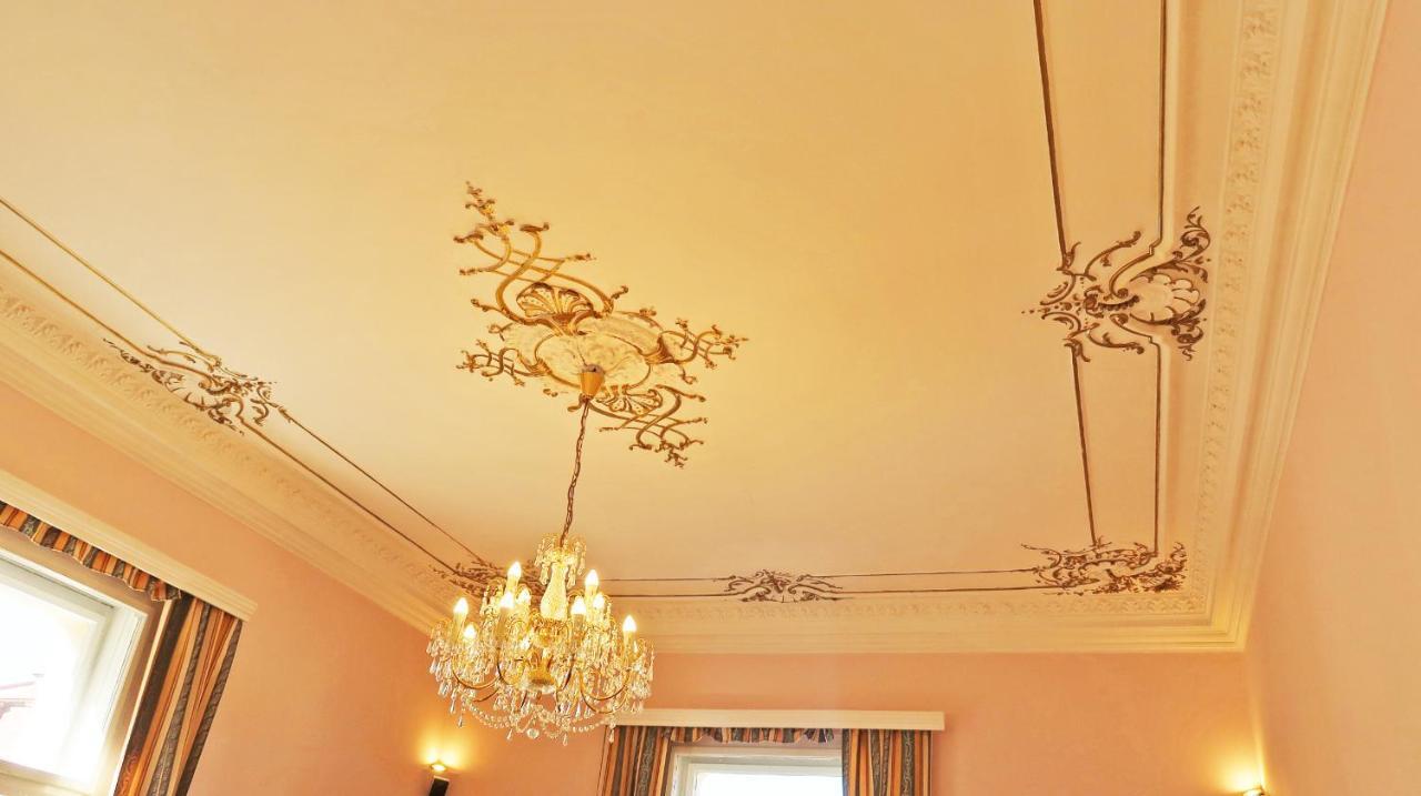 Apartment Themis การ์โลวีวารี ภายนอก รูปภาพ